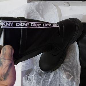 NWT DKNY boots (7½ females). Bought 4 my fiancee but were 2 small